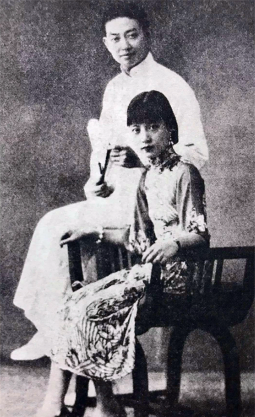 孟小冬罕见旧照确实漂亮与梅兰芳斩断情缘后嫁杜月笙晚年移居台湾