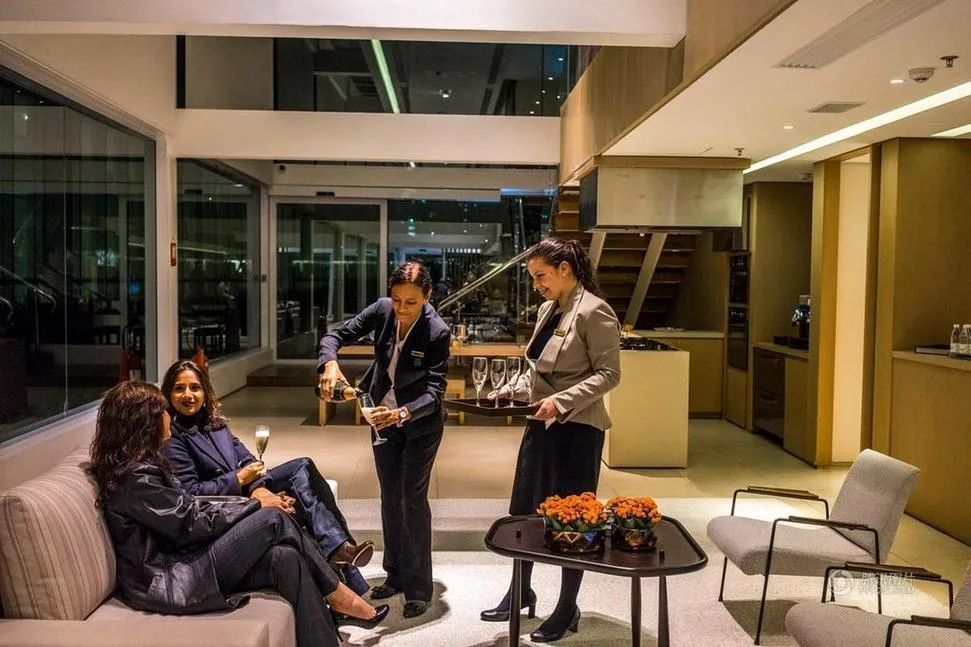 网络中国一直没有贵族阶层,以官为贵,自己就越成了文明的上流社会的