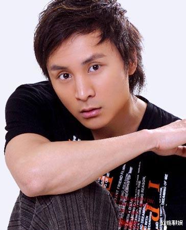 你不能以电视台主持人的身份去,但如果他们不是主持人,周正毅也未必会