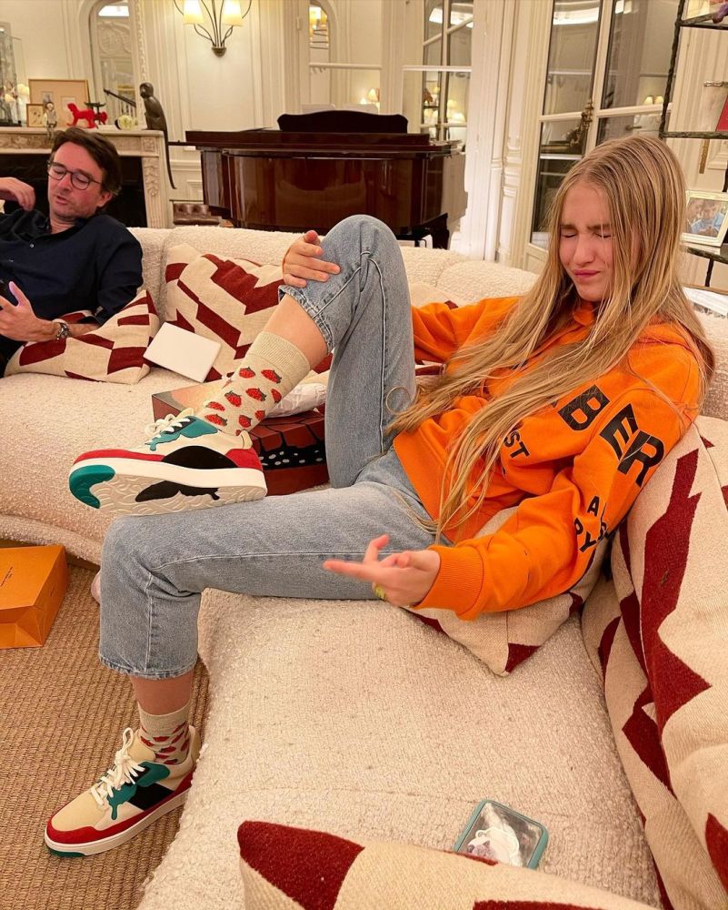 39岁lv太子妃也宠儿,为19岁长子创业找关系当模特,辛苦却骄傲