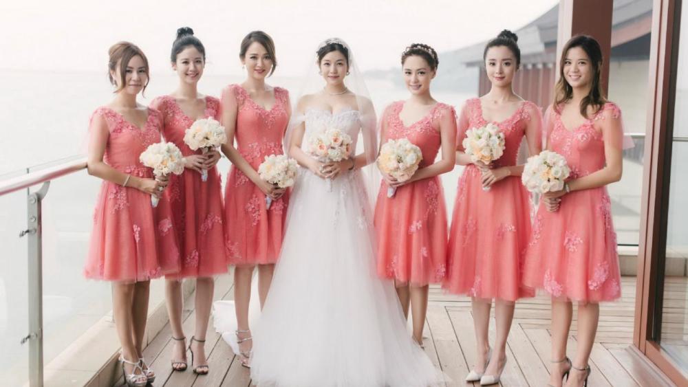 时隔多年再次回顾佟丽娅伴娘团,当初被嘲笑档次低,如今高攀不起_腾讯