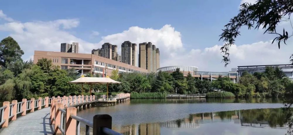 段1号四川城市职业学院图书馆由成都校区图书馆和眉山校区图书馆组成