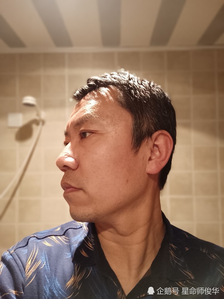 老师您好,之前给朋友看过手相,朋友说很准,我也想看看面相,俗话说面由