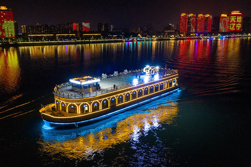 即将到来,湖北襄阳的"汉江夜游"进行了全面升级,以大型豪华游轮为载体
