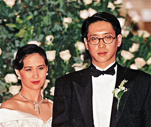 许晋亨出生于1962年,是有名的钻石王老五,但让我们熟知他的不是事业