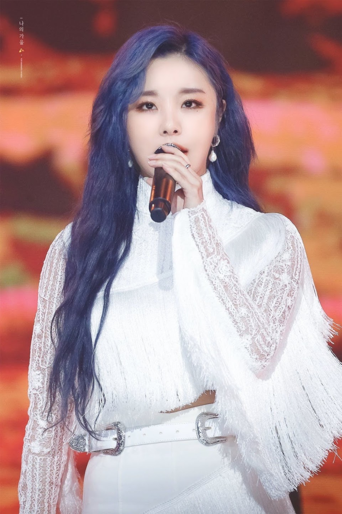 丁辉人艺名whee in,韩国女歌手,韩国女子团体mamamoo成员,担任主唱和