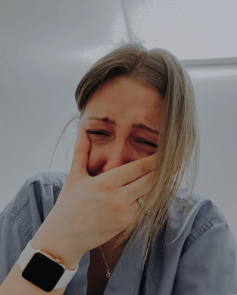 加拿大女护士崩溃痛哭恳求人们认真对待疫情