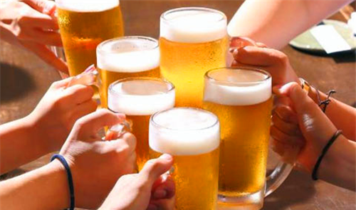 世界啤酒品牌排行_全球十大最具价值啤酒品牌出炉,排名第一的竟是它!