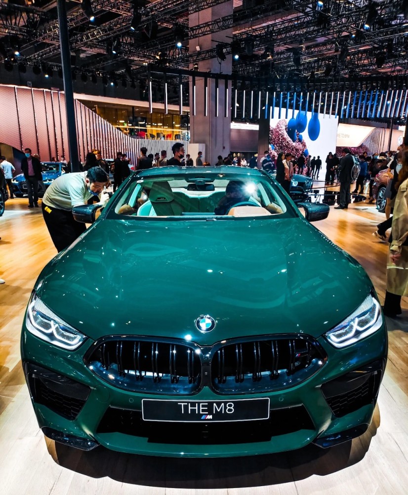 性能比肩超跑宝马m8赛车绿亮相车展