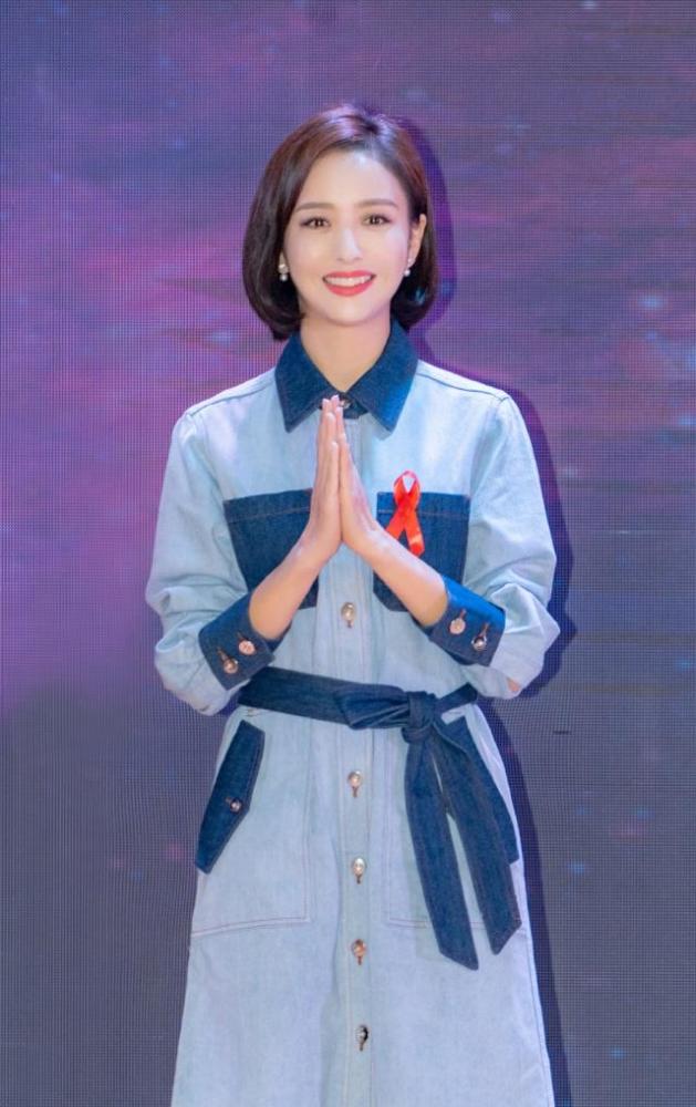 佟丽娅换新发型超年轻波波头头短发原来那么美她真不像35岁