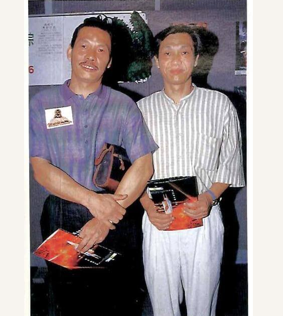 王钟弟弟王青,同为演艺圈资深演员,近年在美国生活