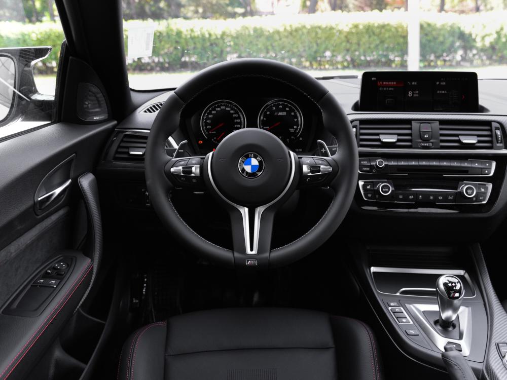 大排量6缸的宝马,动力超强老司机都驾驭不了,实拍宝马m2