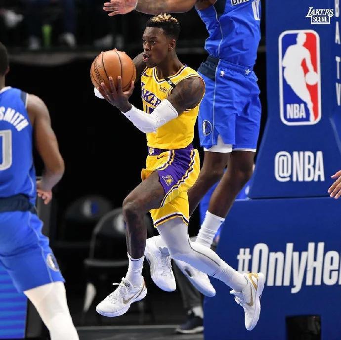 安东尼戴维斯复出只能说状态一般还在寻找比赛感觉