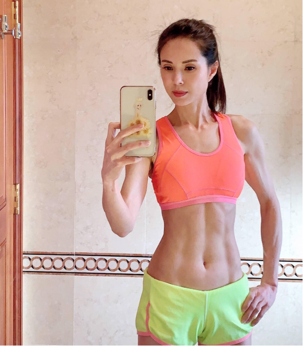 小龙,肌肉明显没赘肉,感觉体脂率真挺低的