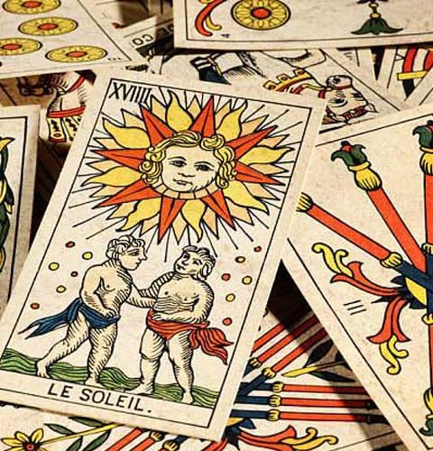 塔罗牌感情占卜复合话选择什么样的塔罗牌解读风格