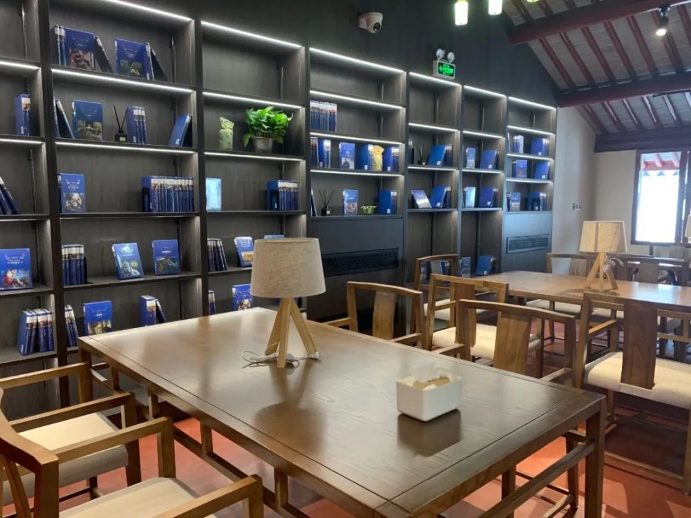 这个古风建筑的清雅书店今天在金山开业