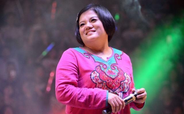 山楂妹张月乔被养父母养大成名后亲生父母来认亲被她拒绝