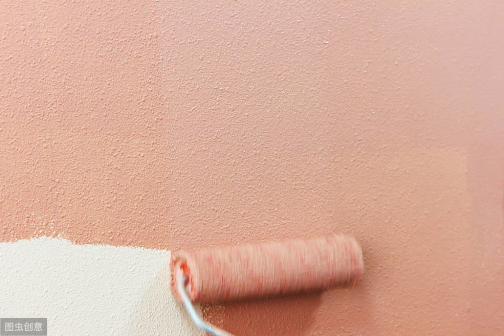 墙面刷漆好还是贴壁纸好装修的时候没听劝现在后悔死了
