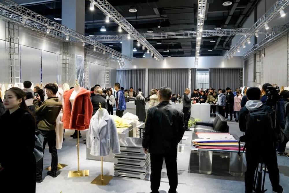 2021皮草行业将发生巨变亨帝诗崛起皮草成年轻人专场