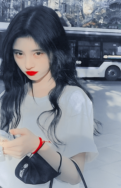 有种整容叫鞠婧祎换发色黑发染成紫罗兰色后差点没认出来