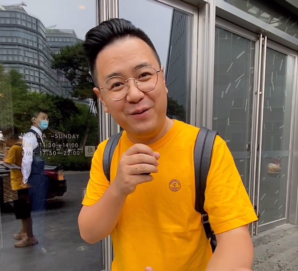 大logo被官媒点名后,再发"茅台炖甲鱼"视频,获网友集体爆赞