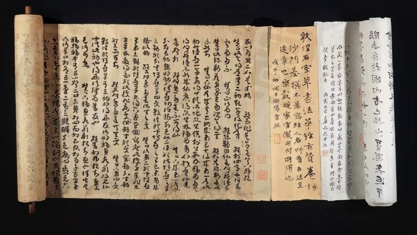 在唐以前,书籍,字画多数是卷轴,卷轴式书籍不便阅读,如果要读一卷书的