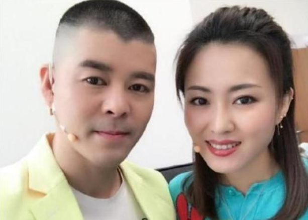 而王小虎也是在那时认识了现在的妻子张可,张可的母亲是王小虎所在戏