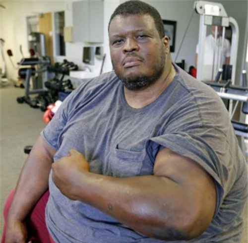 他是800斤相扑之王娶模特一年后去世妻子获千万遗产却无人敢娶