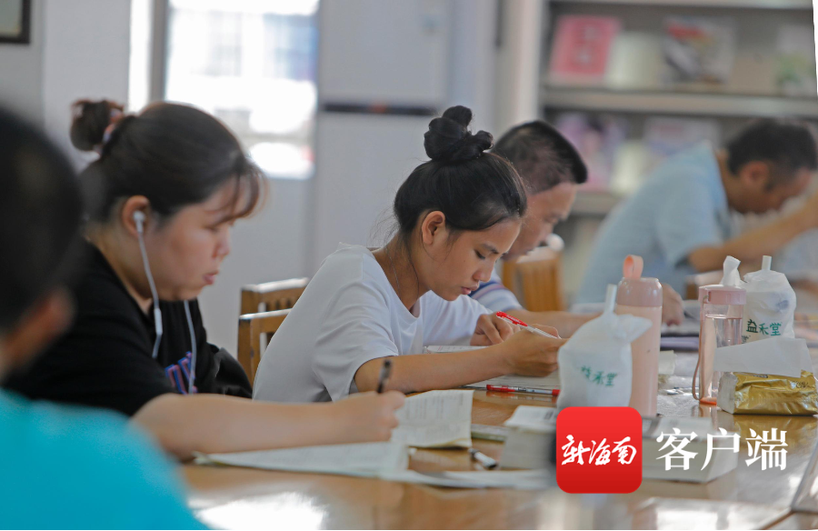 组图|世界读书日有礼了,26名读者获海口图书馆赠书