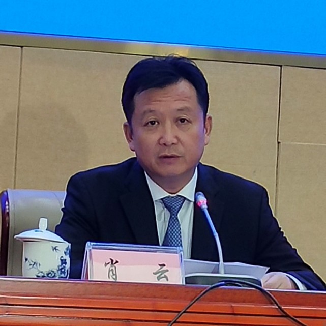 南昌市委常委,副市长肖云介绍了年会南昌筹备工作情况.