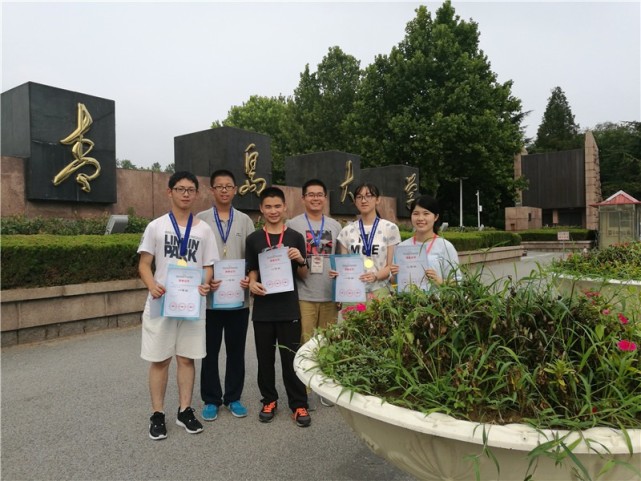 在自己做好教学的同时,郑柯也会要求学生把握好课堂,紧跟老师的节奏