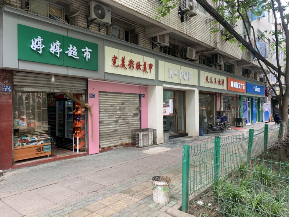 执法局按照市城管执法委的要求积极申报户外广告规划,并针对我区鲁巷