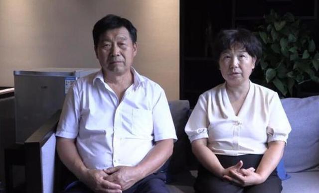 从郭威前天的发声来看,他是支持他生母许敏查清事实真相的,他妻子田静