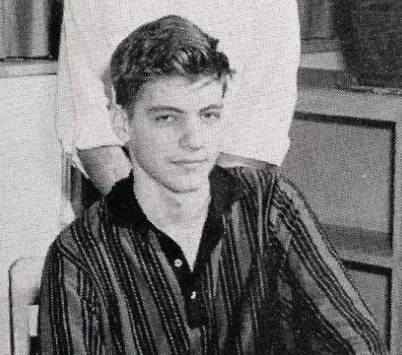 数学天才卡钦斯基隐居25年后突然变成美国的校航炸弹怪客