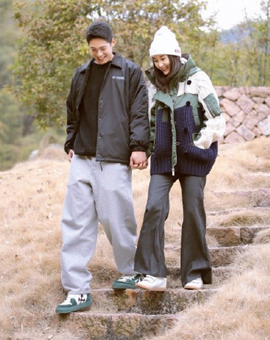 网友偶遇王子文吴永恩,两人牵手同行,恩爱甜蜜让人羡慕