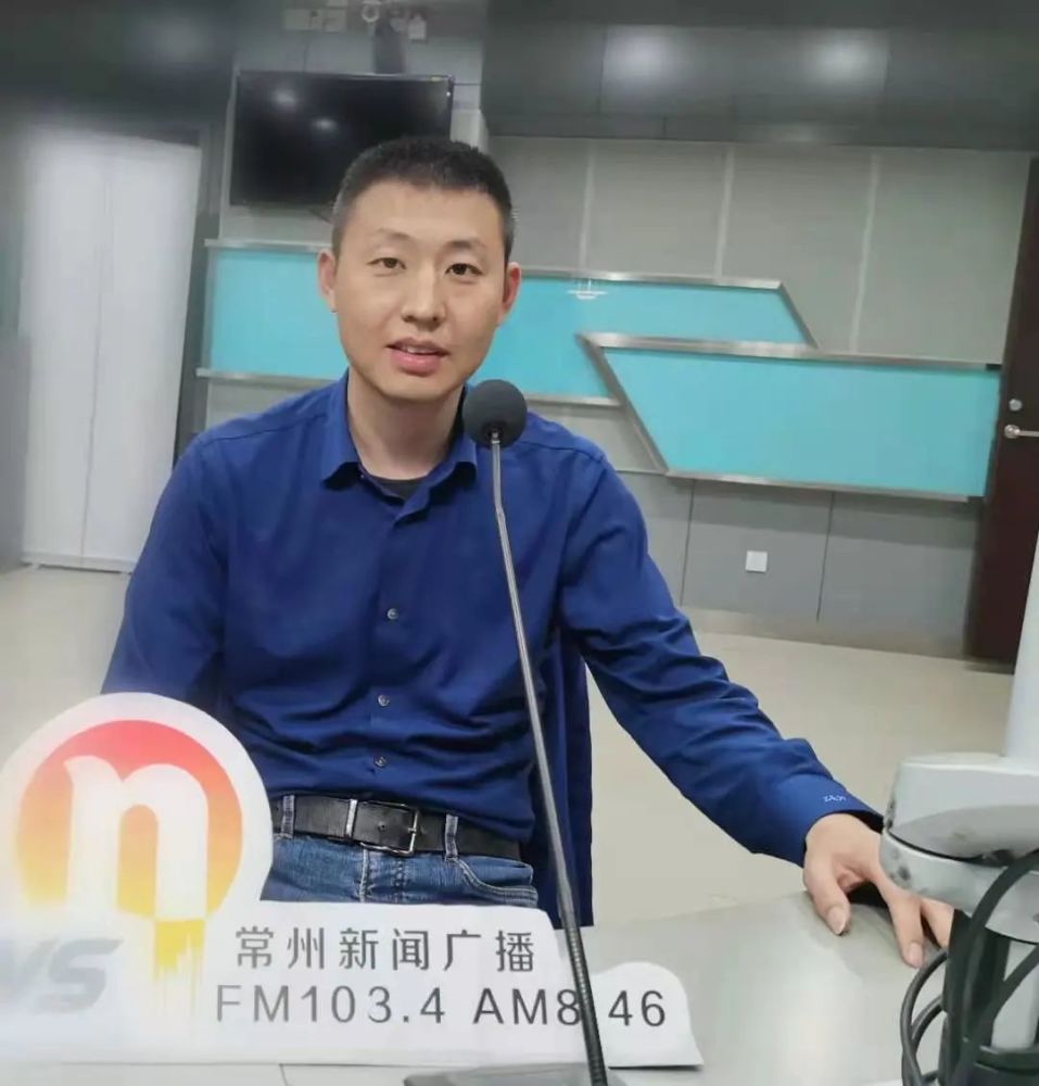 节目主持人大嘴,毛丫头邀请江苏常茂律师事务所合伙人,主任周军作客