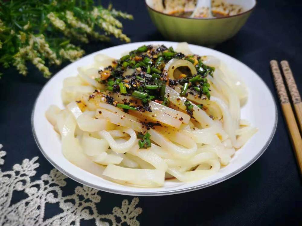 用土豆做凉皮,筋道爽滑不断裂,一次就成功,比擀米皮还简单!