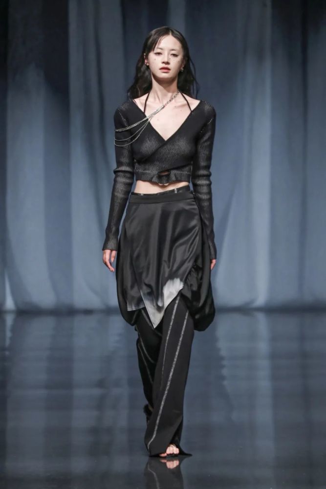 aw21上海时装周|浪漫后朋克