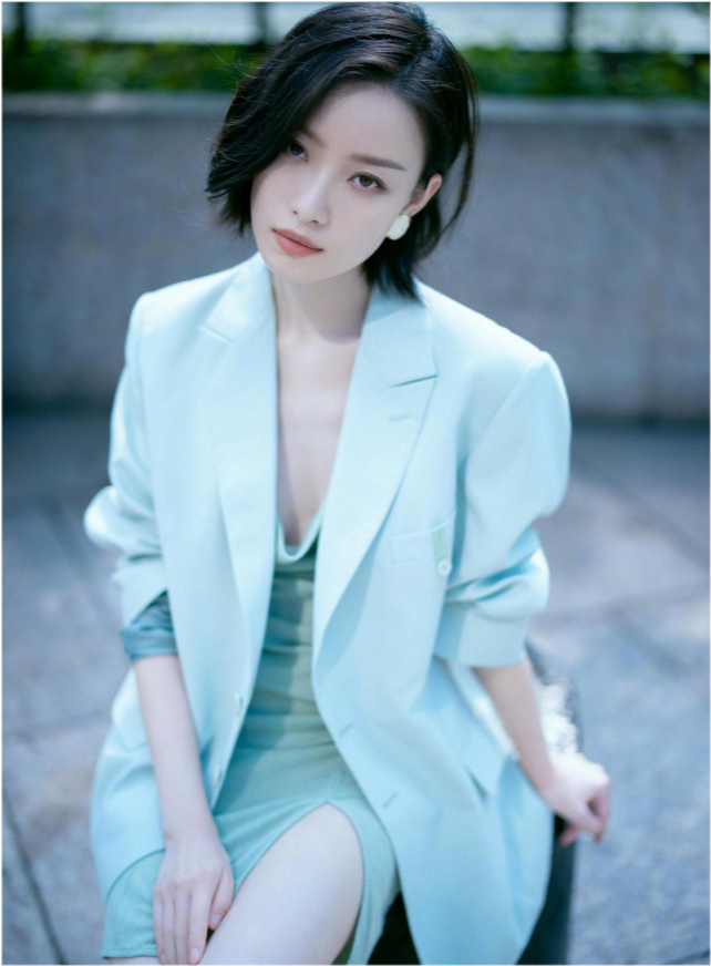 春天西装怎么搭配倪妮穿西装时尚优雅白领这样穿时髦又好看