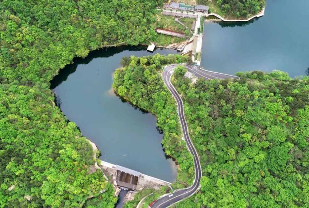 商城县西河修了一条彩虹路快去看看