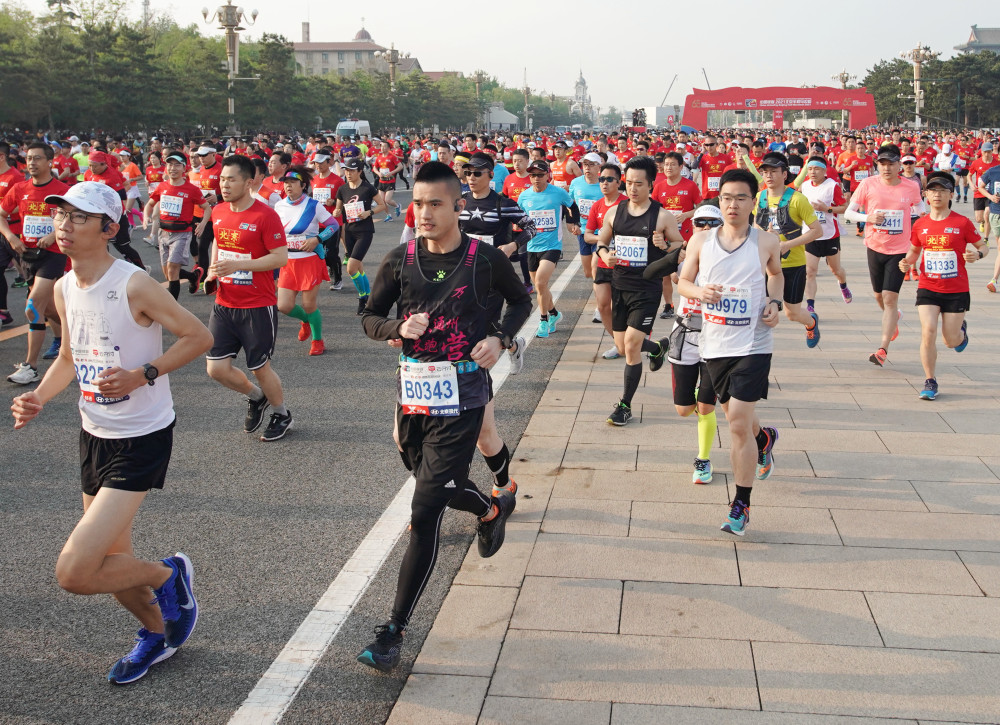 (体育)2021年北京半程马拉松开跑(2)_腾讯新闻