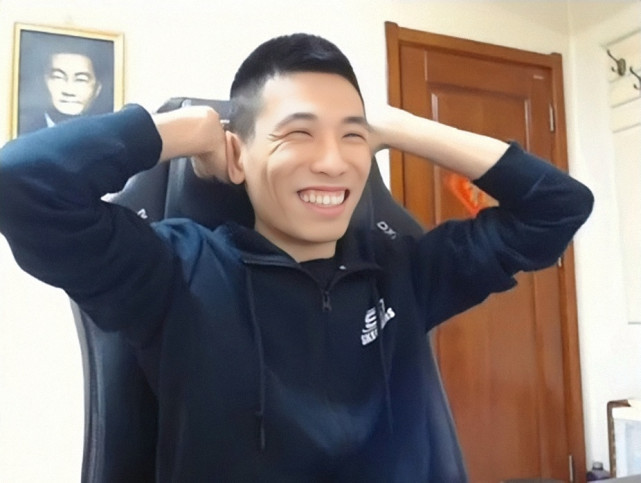 黑鸦刚出来不久,旭旭宝宝就花了不少钱去升级改造和遴选属性 ,就穿