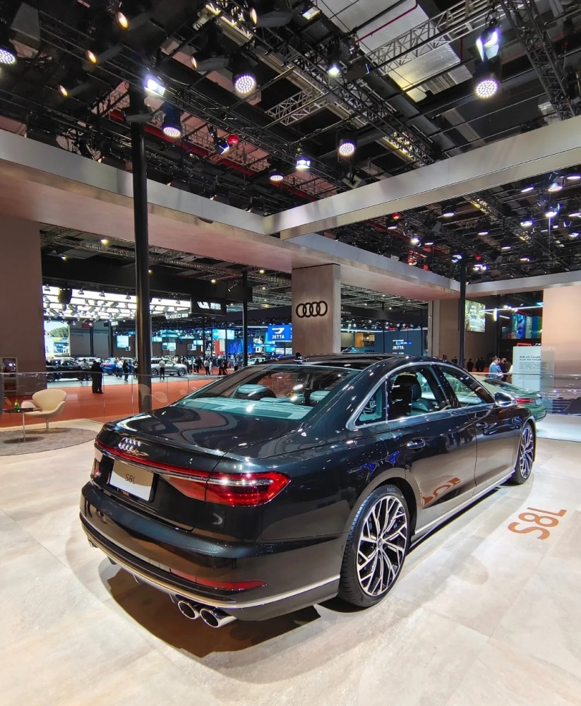 上海车展奥迪s8l,银色的耳朵不一般_腾讯新闻