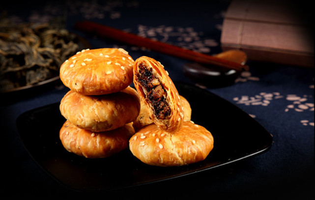 是黄山乃至古徽州传统特色民间小吃