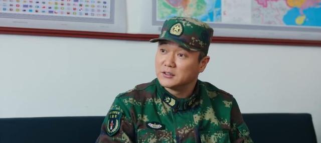 比如说,在剧中,老兵王显民原本回到营地,和家人团聚,但是看到易子梦