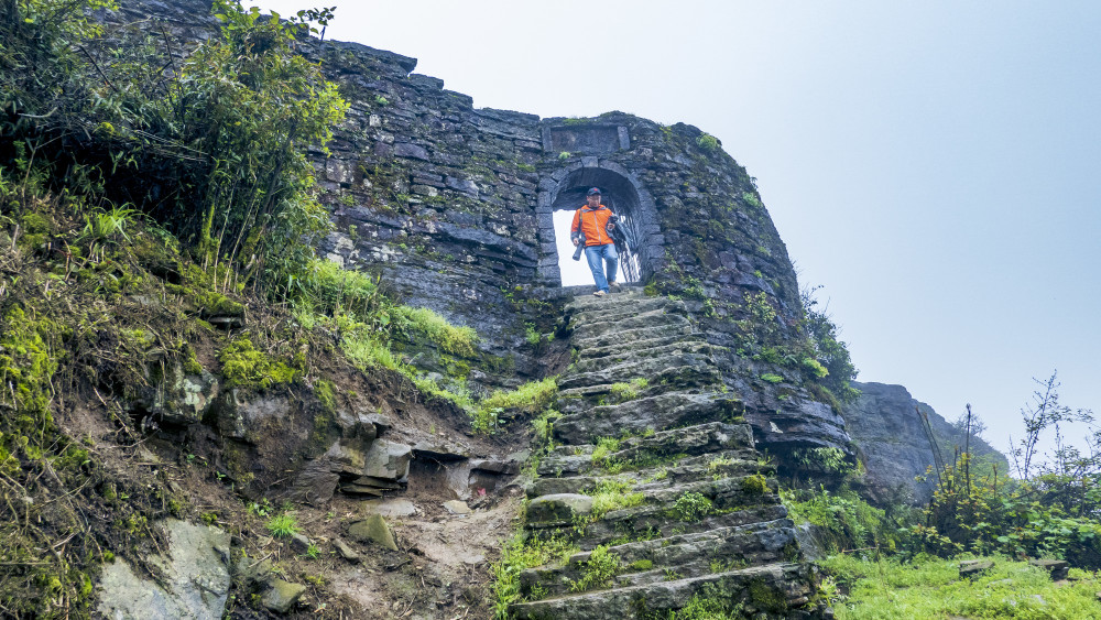 精神之城-龙岩城龙岩城位于金佛山东麓,由于扼渝黔要塞,地势险要,自古