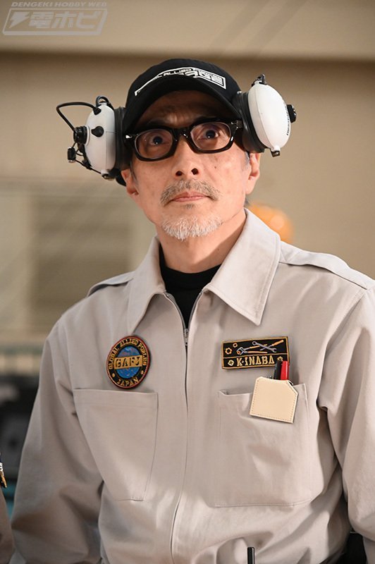 因为前期资源和经验的不足,当时的栗山长官并没有实现用巨大机器人和