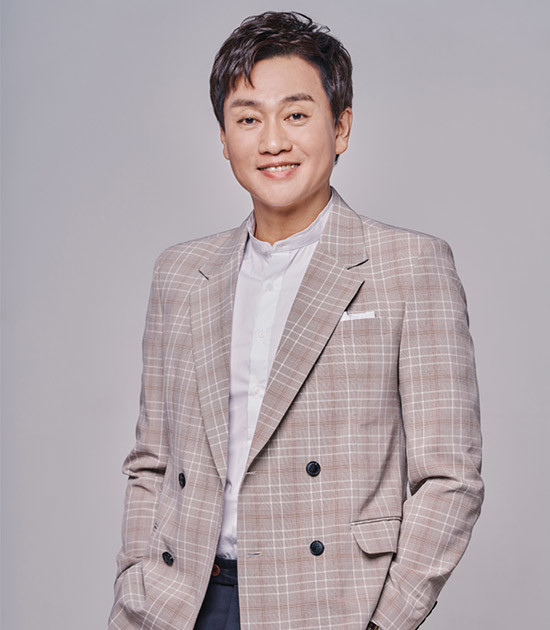 张俊浩-朴亨俊饰电视台综艺局责任制作人,拉拉集团会长的独生子,妍熙