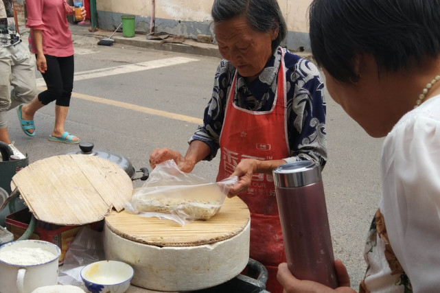 菜馍奶奶还是消失了打着励志的旗号鞭策年轻人满身铜臭