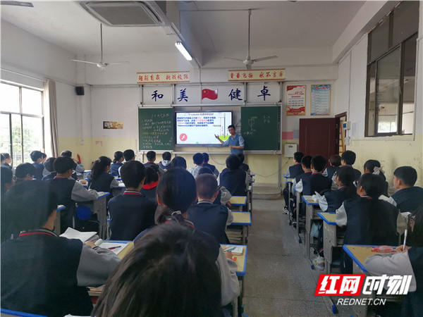 永州市高峰学校举行青年教师教学比武活动